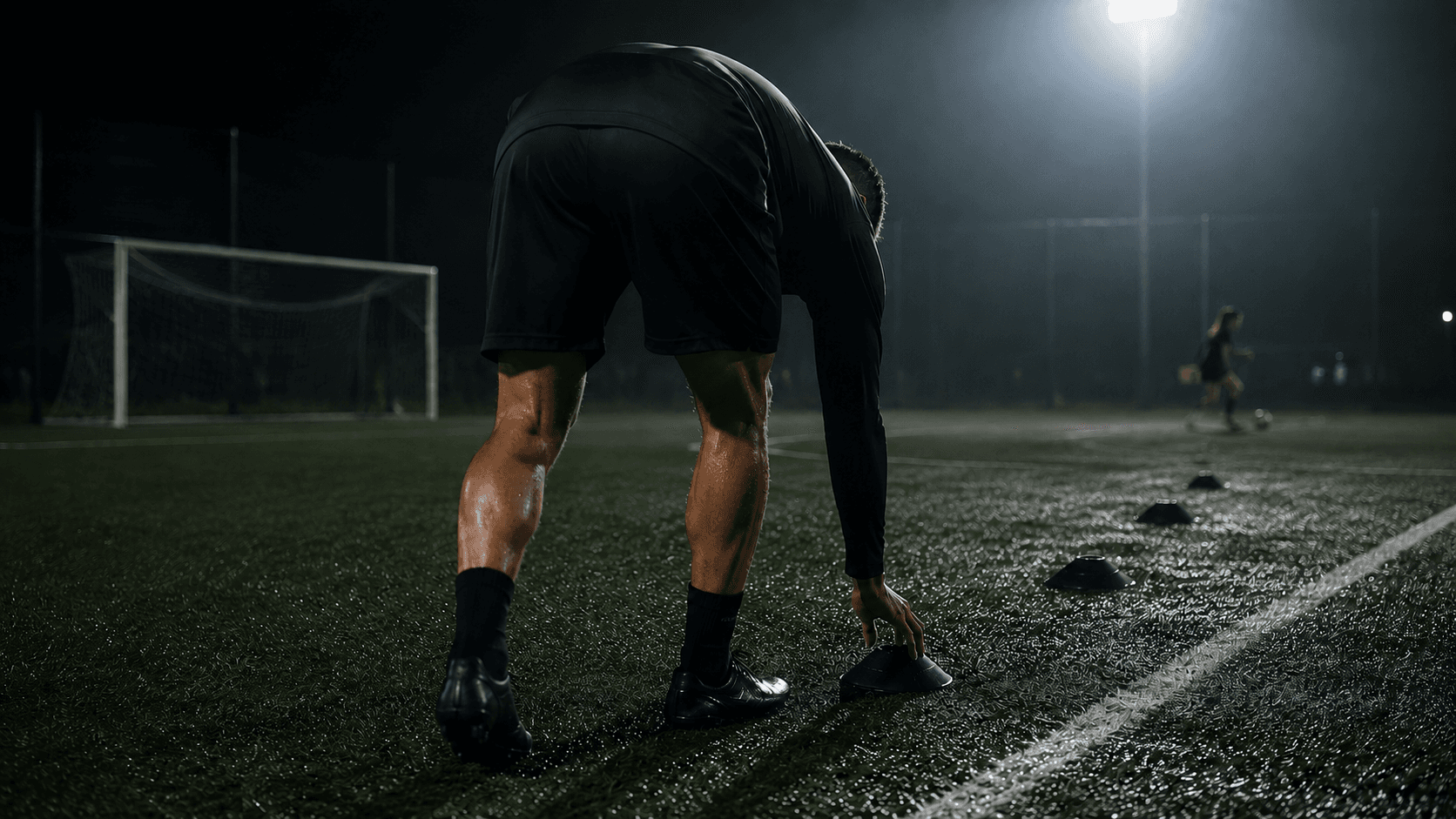Preparación de entrenamiento individual en campo de fútbol